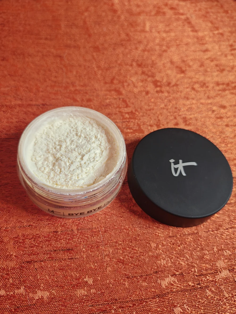 IT Cosmetics Bye Bye Pores Pressed Powder - Beige